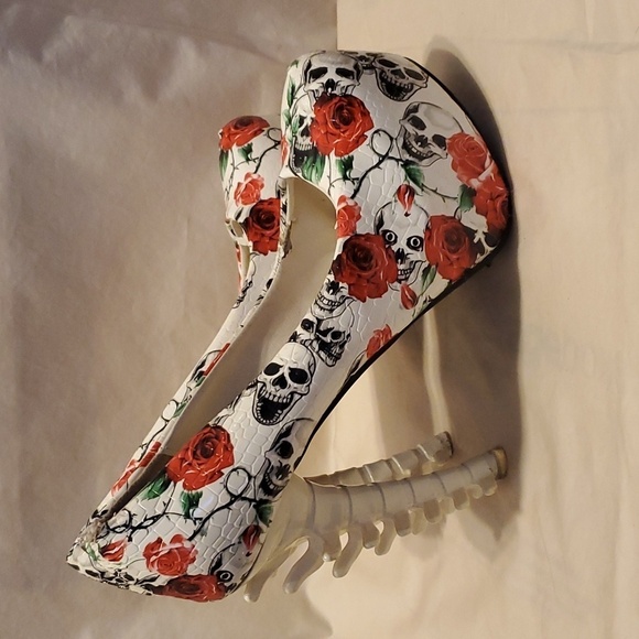 Show Story Skull and Roses Print Bone Platform Stiletto's SZ 36 - Picture 3 of 8